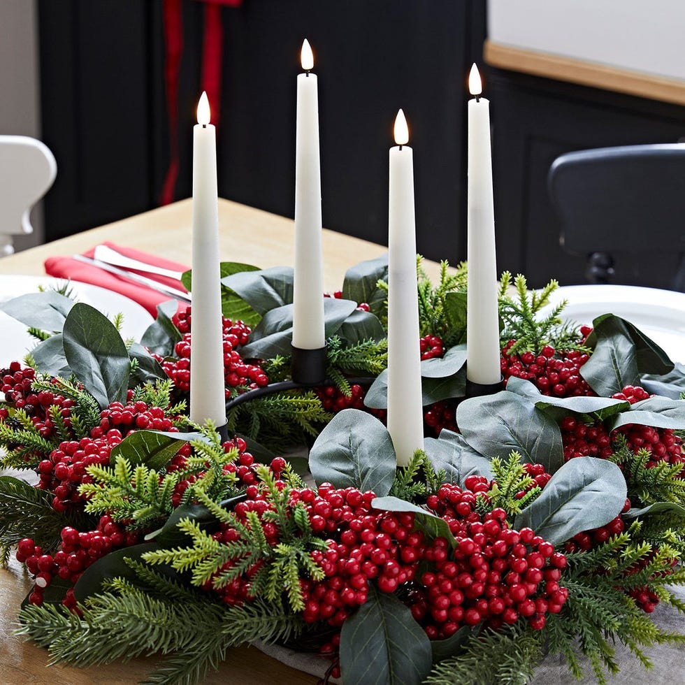 Classic Evergreen Advent Wreath with Red Berries Classic Evergreen Advent Wreath with Red Berries