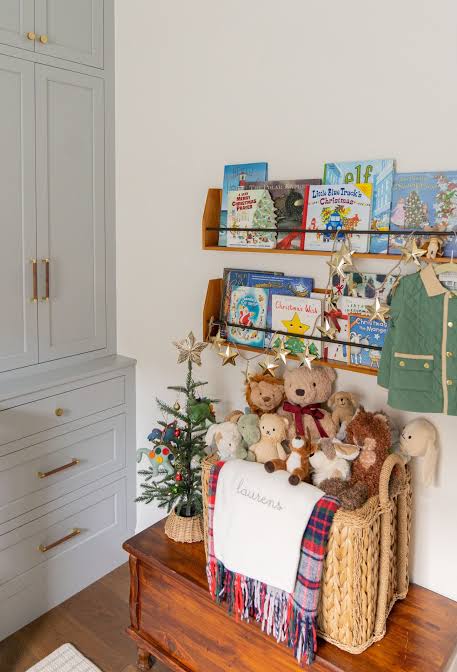 Nursery Bookshelf with Festive Children's Christmas Books Nursery Bookshelf with Festive Children's Christmas Books — Christmas Bookshelf Decor