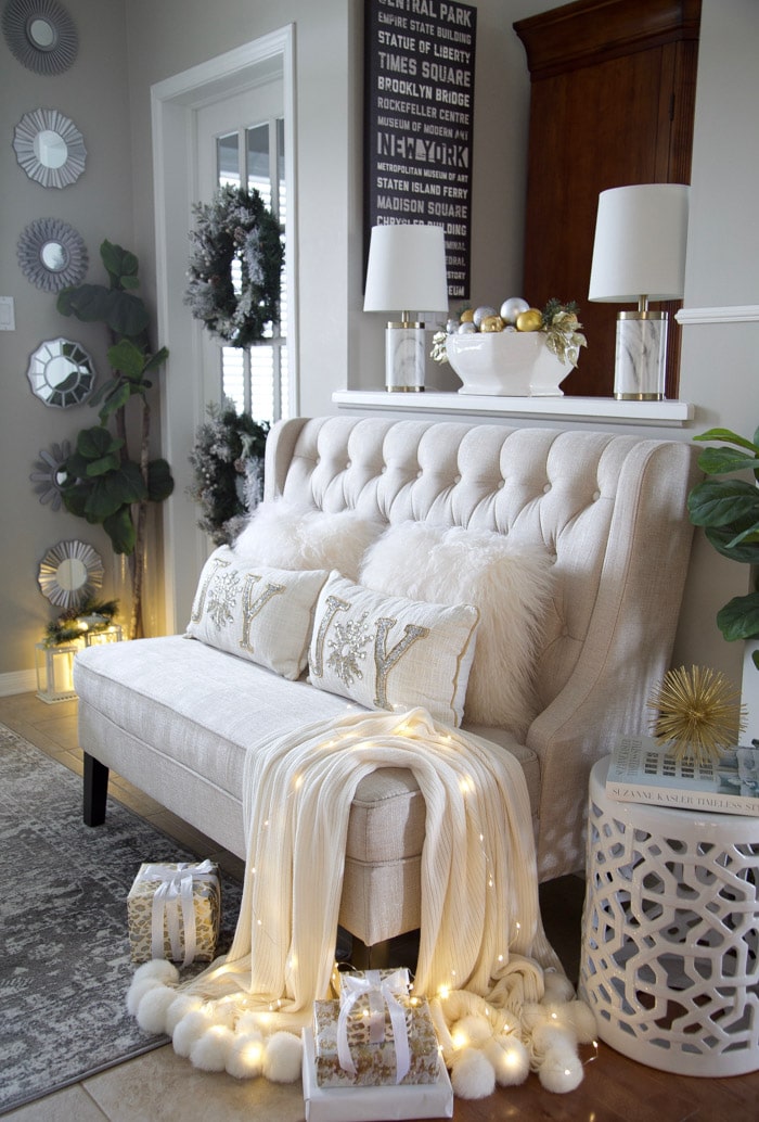 Elegant Hallway Bench with Cozy Throws and Lights Elegant Hallway Bench with Cozy Throws and Lights — Christmas Entryway Decor