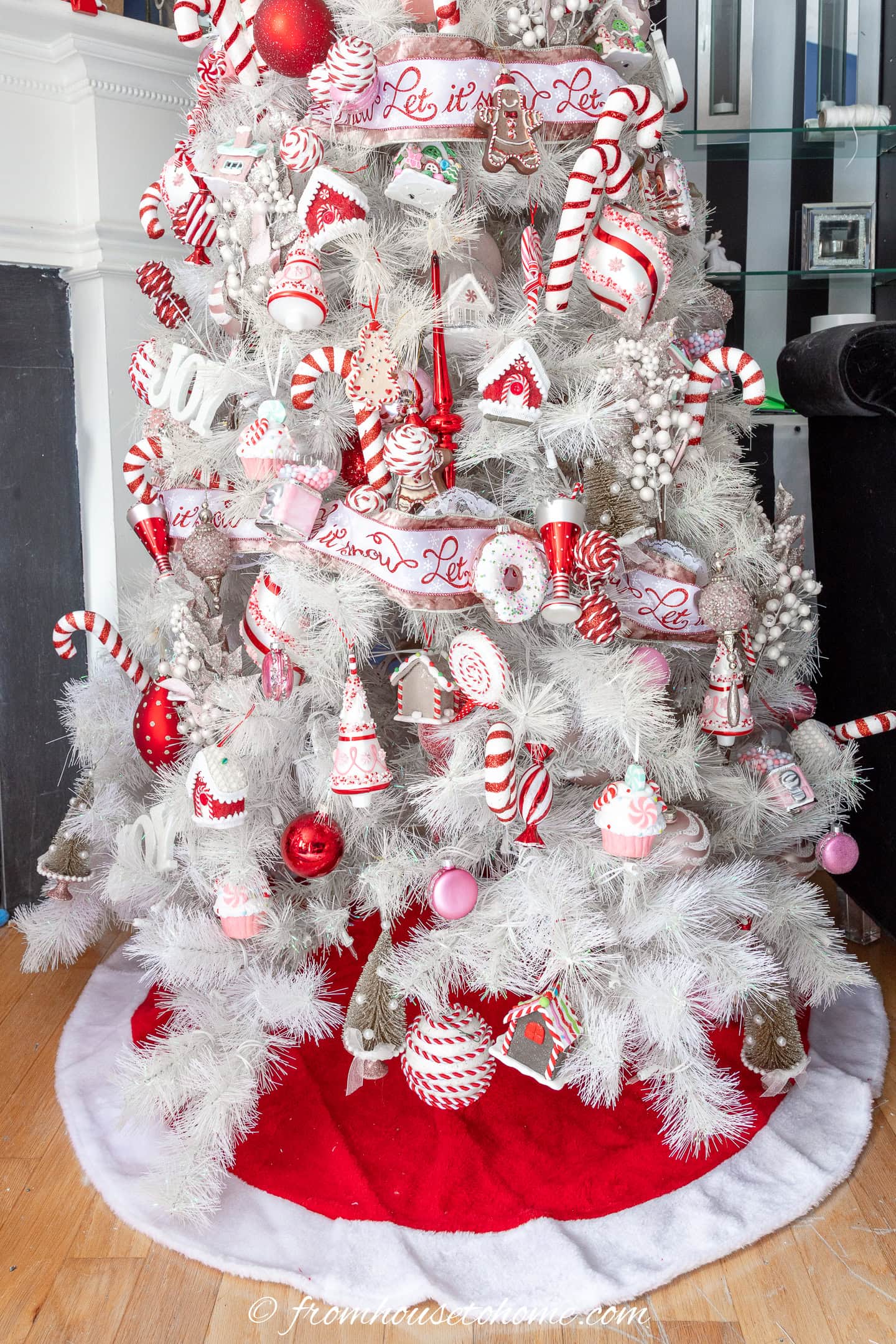Festive White Tree Dressed in Candy Canes and Gingerbread — Candy Cane Christmas Tree