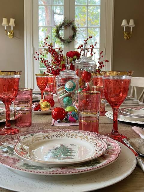 Traditional Christmas Plate with Tree Motif and Red Glassware — Christmas Table Setting