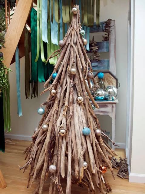 Rustic Driftwood Christmas Tree with Blue Accents Rustic Driftwood Christmas Tree with Blue Accents — Alternative Christmas Trees