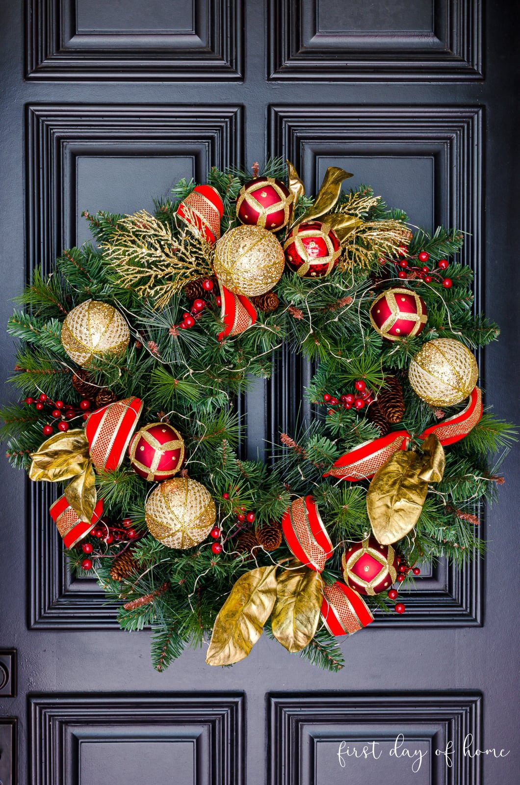 Welcoming Red and Gold Christmas Wreath on a Front Door Welcoming Red and Gold Christmas Wreath on a Front Door — Red and Gold Christmas Decor