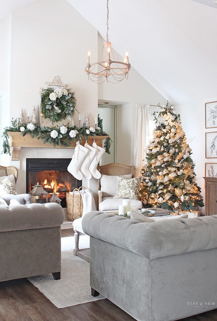 Elegant Living Room with White and Gold Christmas Tree Elegant Living Room with White and Gold Christmas Tree — Traditional Christmas Decor