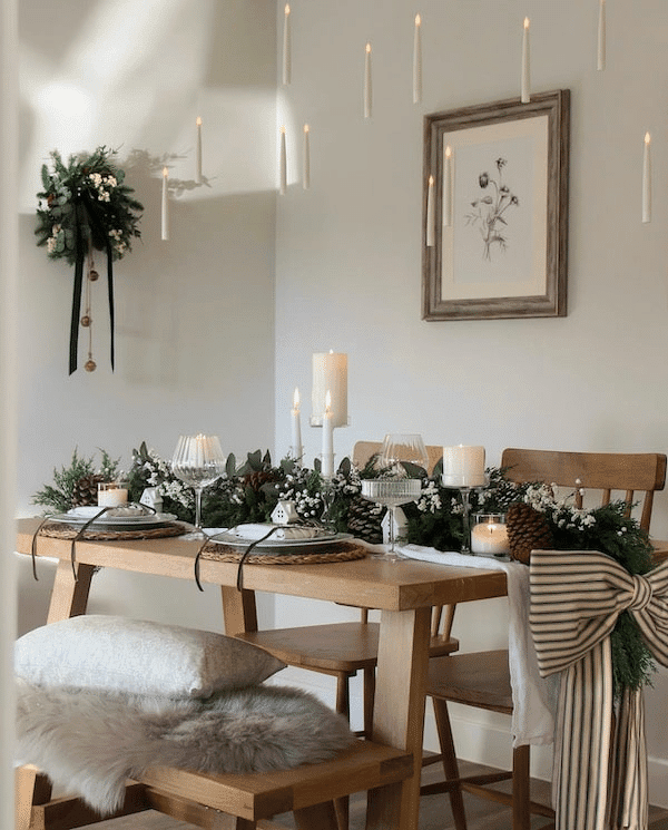 Natural Pinecone and Greenery Centerpiece for Modern Farmhouse Christmas Natural Pinecone and Greenery Centerpiece for Modern Farmhouse Christmas — Elegant Christmas Table Setting