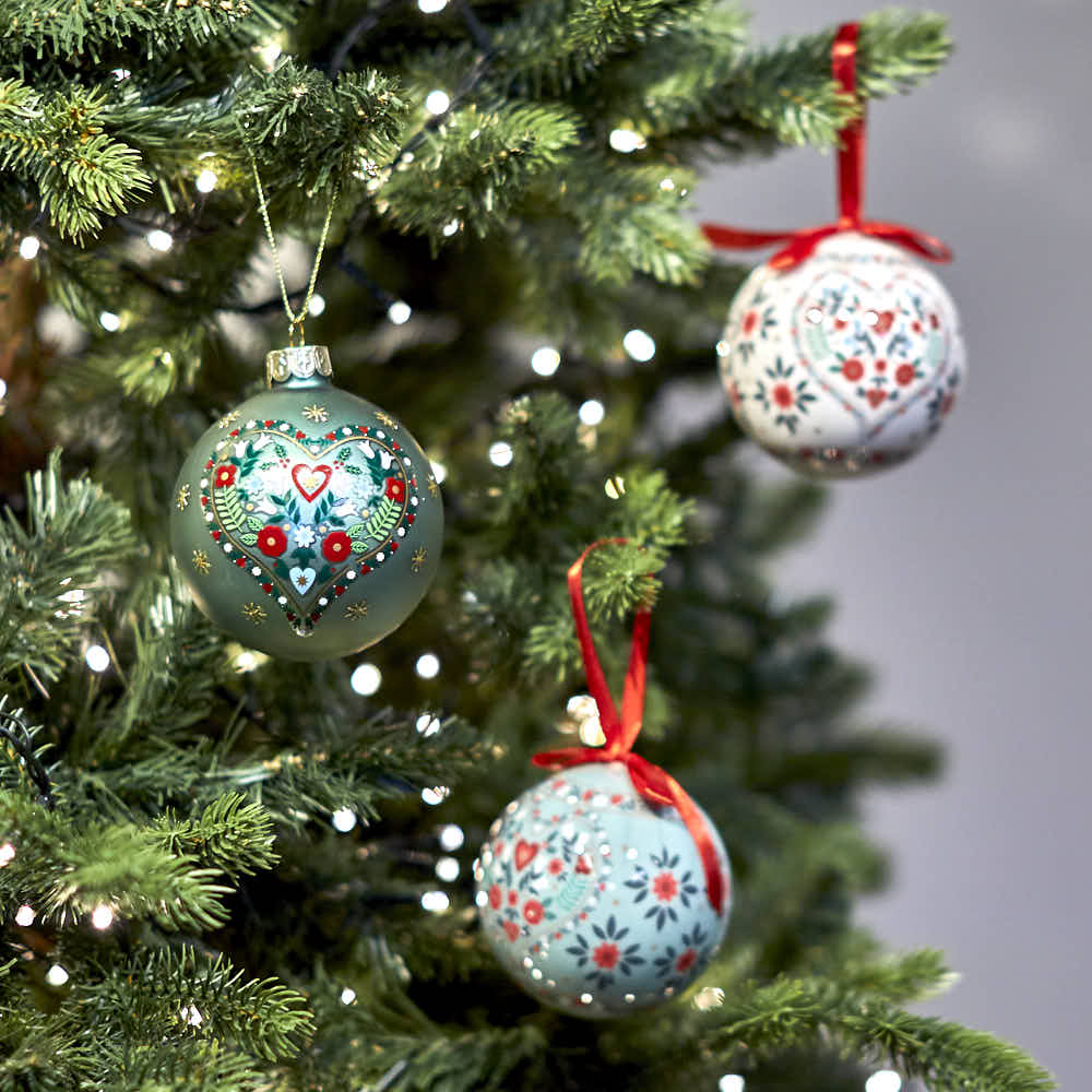 Contemporary Sage Green Heart-Shaped Bauble — Sage Green Christmas Decor