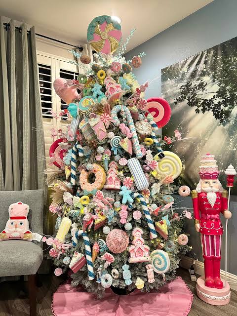 Abundant Candy Decorations with Nutcracker Companion Abundant Candy Decorations with Nutcracker Companion — Candy Land Christmas Tree