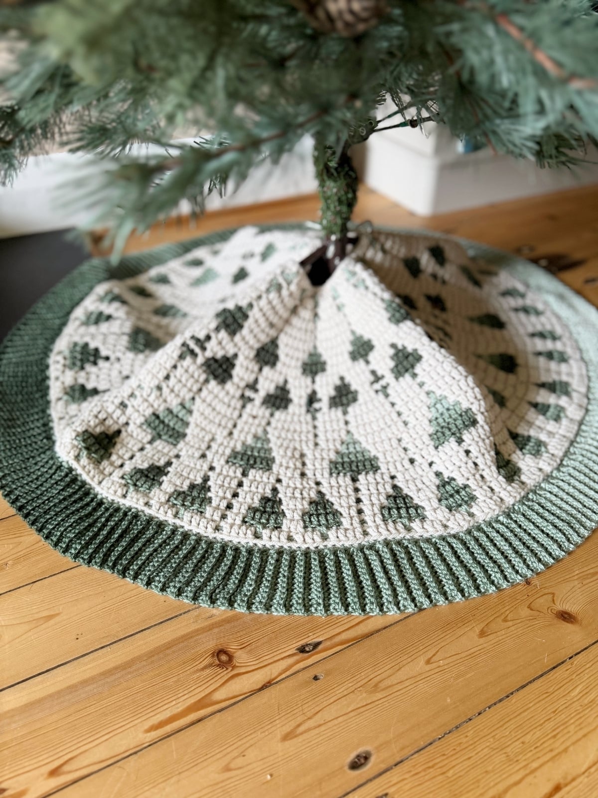 Scandi Visual Idea — Christmas Tree Skirt