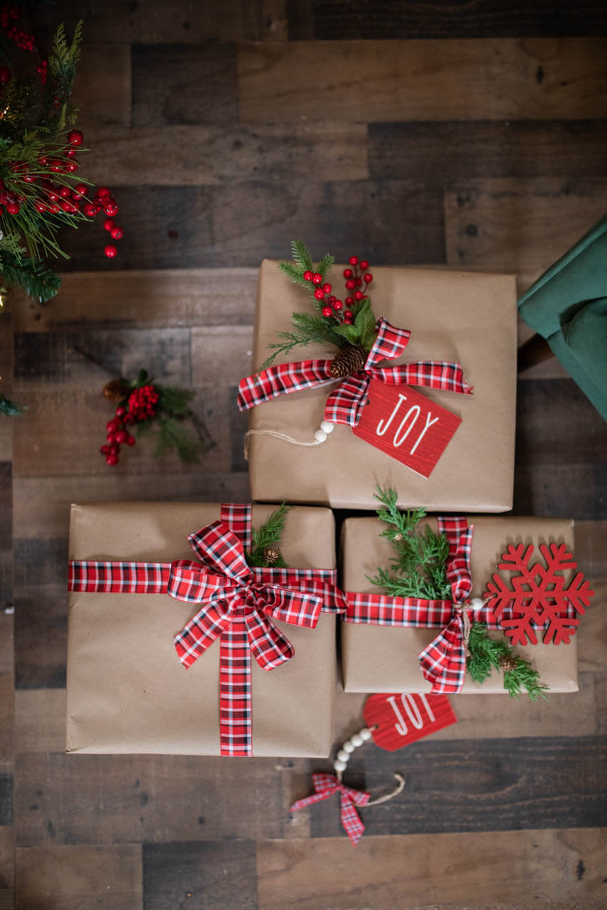 Rustic Flat Lay: Plaid and Pine Rustic Flat Lay: Plaid and Pine — Christmas Gift Wrapping