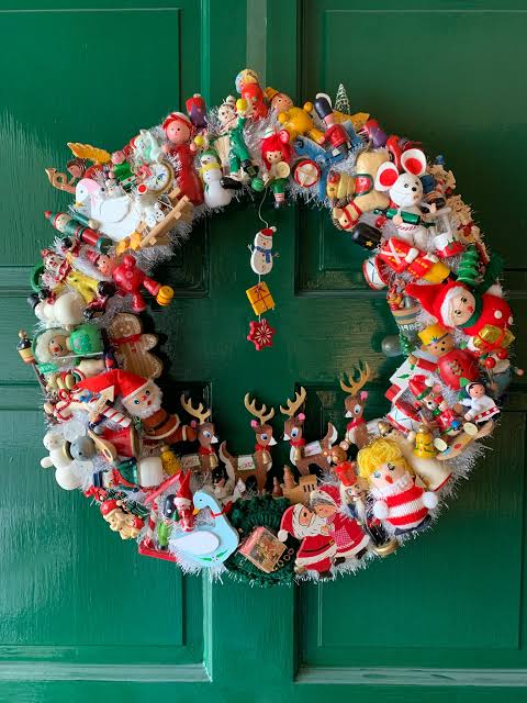 A Vibrant Circular Wreath of Mixed Vintage Ornaments A Vibrant Circular Wreath of Mixed Vintage Ornaments — Ornament Wreath