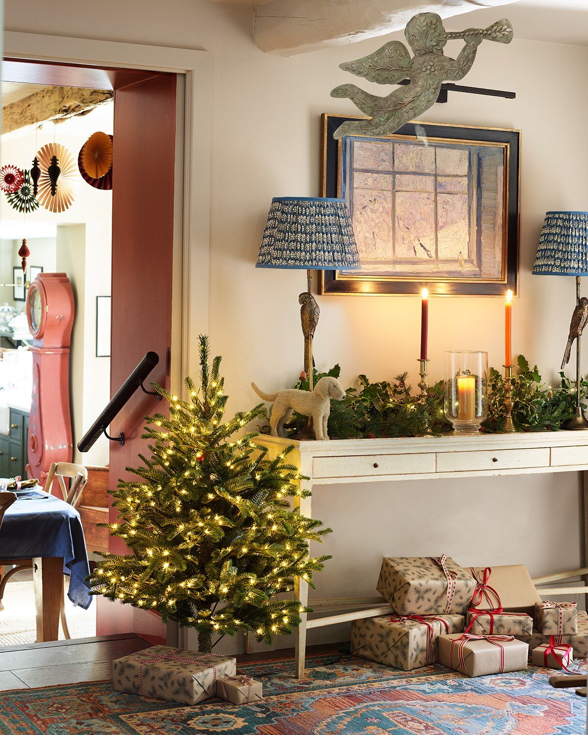 Traditional Entryway with Small Lit Christmas Tree and Gifts Traditional Entryway with Small Lit Christmas Tree and Gifts — Christmas Decor