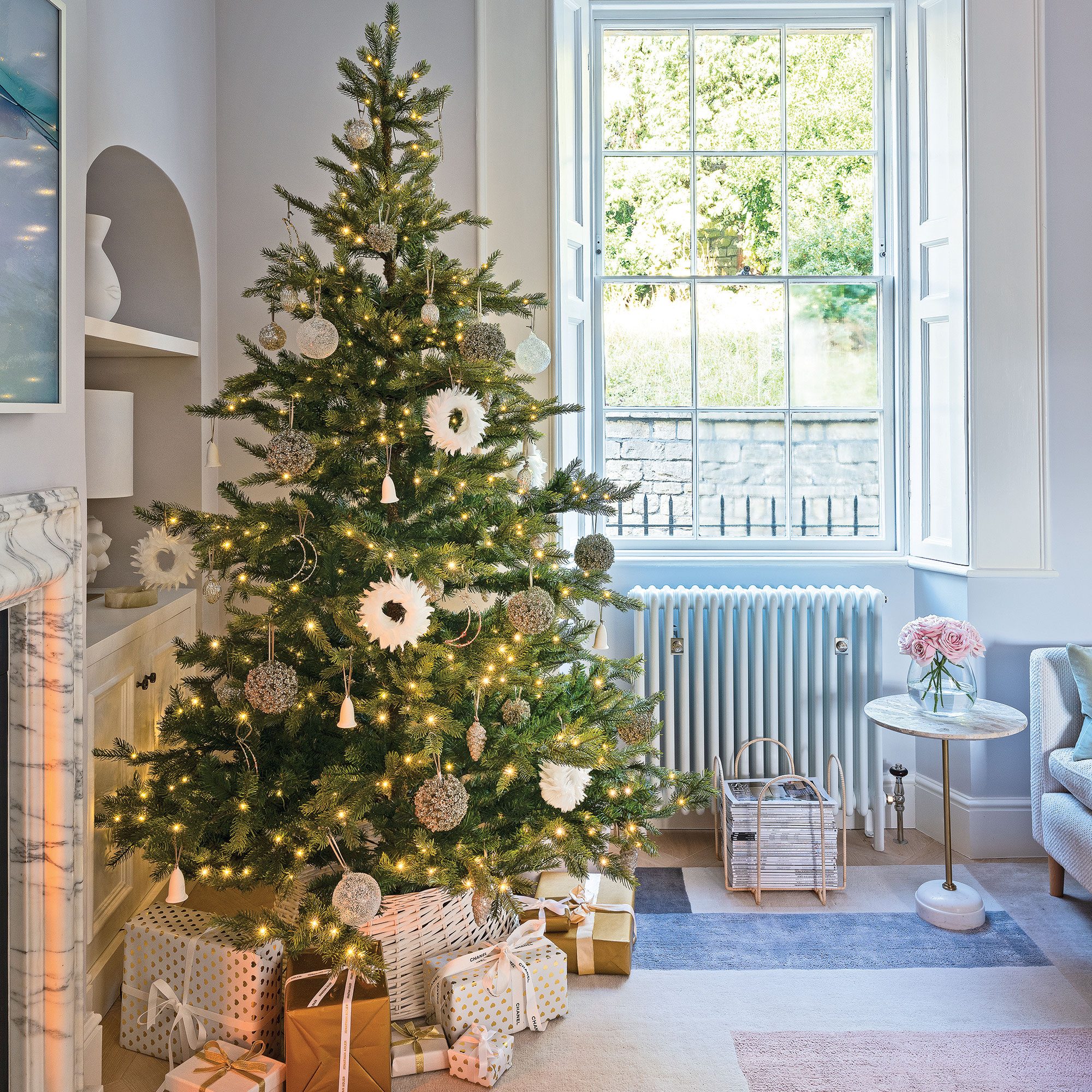 Elegant White and Gold Scandinavian Christmas Tree Elegant White and Gold Scandinavian Christmas Tree