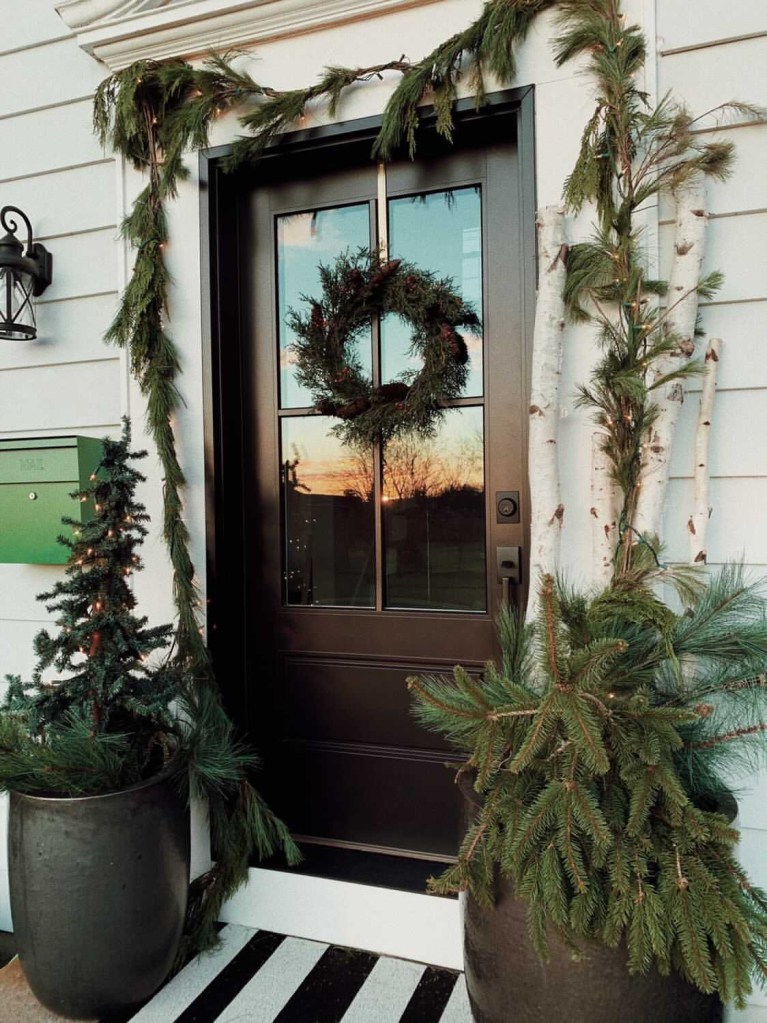 A SIMPLE GUIDE TO DECORATING A SMALL PORCH FOR CHRISTMAS ON A BUDGET – Stay Home Style