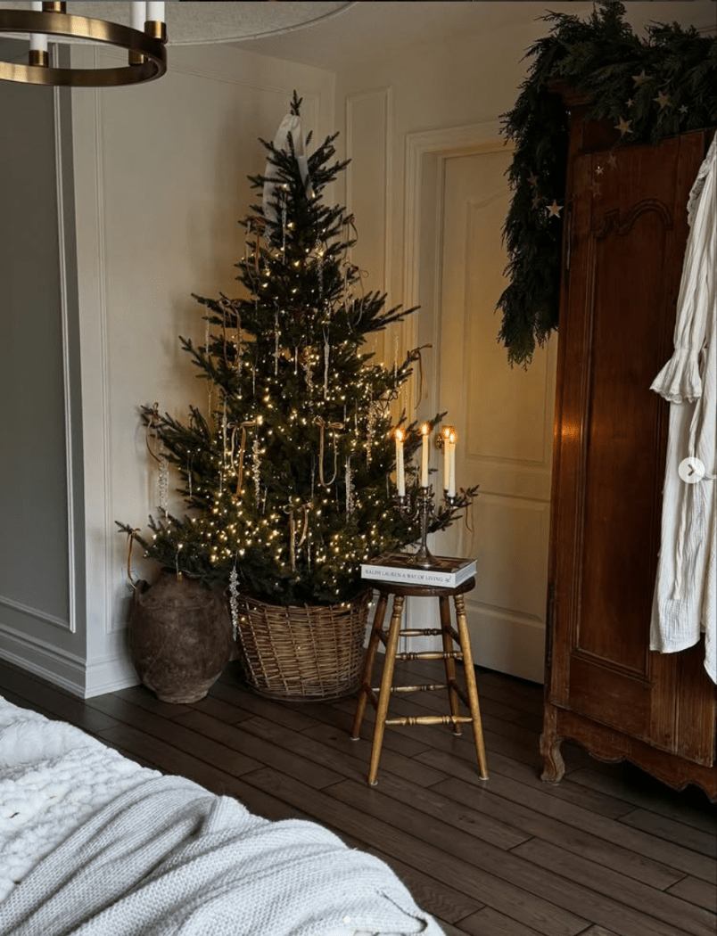 Cozy Living Room Corner with Christmas Tree in Wicker Basket — Vintage Christmas Tree