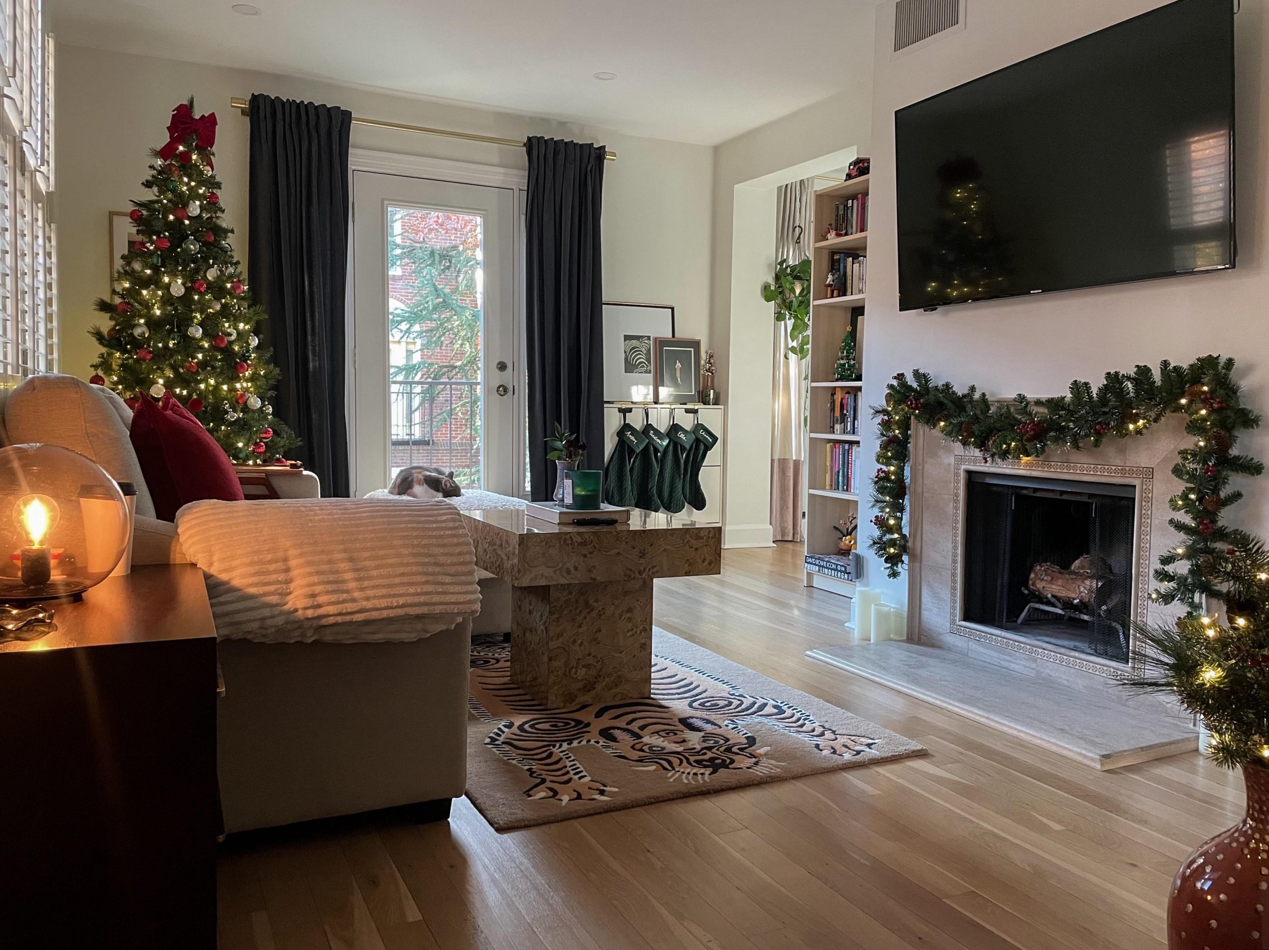 Modern Fireplace with Stockings and Garland — Christmas Apartment Decor