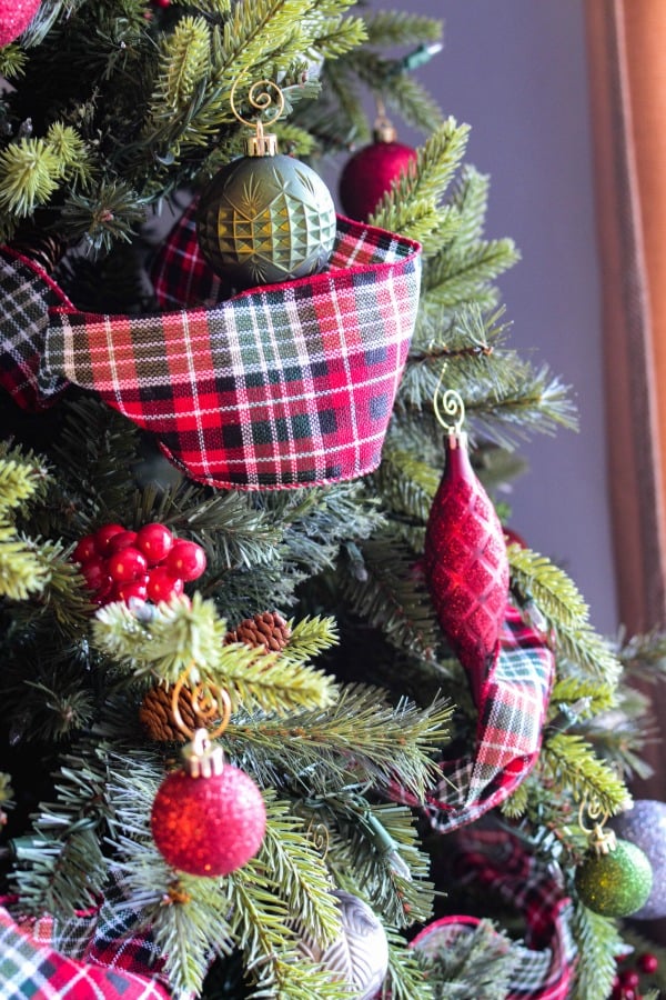 Extreme Close-up of Christmas Tree Texture with Plaid Ribbon — Red and Green Christmas Decor