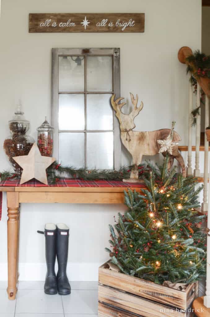 Rustic Farmhouse Entryway with Wooden Reindeer Rustic Farmhouse Entryway with Wooden Reindeer — Aesthetic Christmas Decor