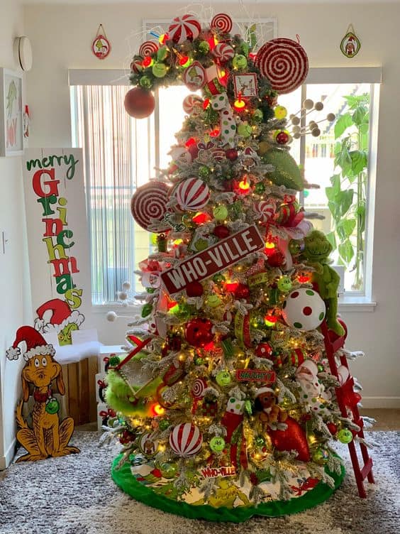 Grinch Tree with 'Merry Grinchmas' Sign Grinch Tree with 'Merry Grinchmas' Sign — Grinch Christmas Tree