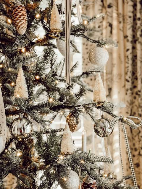 Close-up of Farmhouse Christmas Tree Ornaments — Rustic Christmas Decor