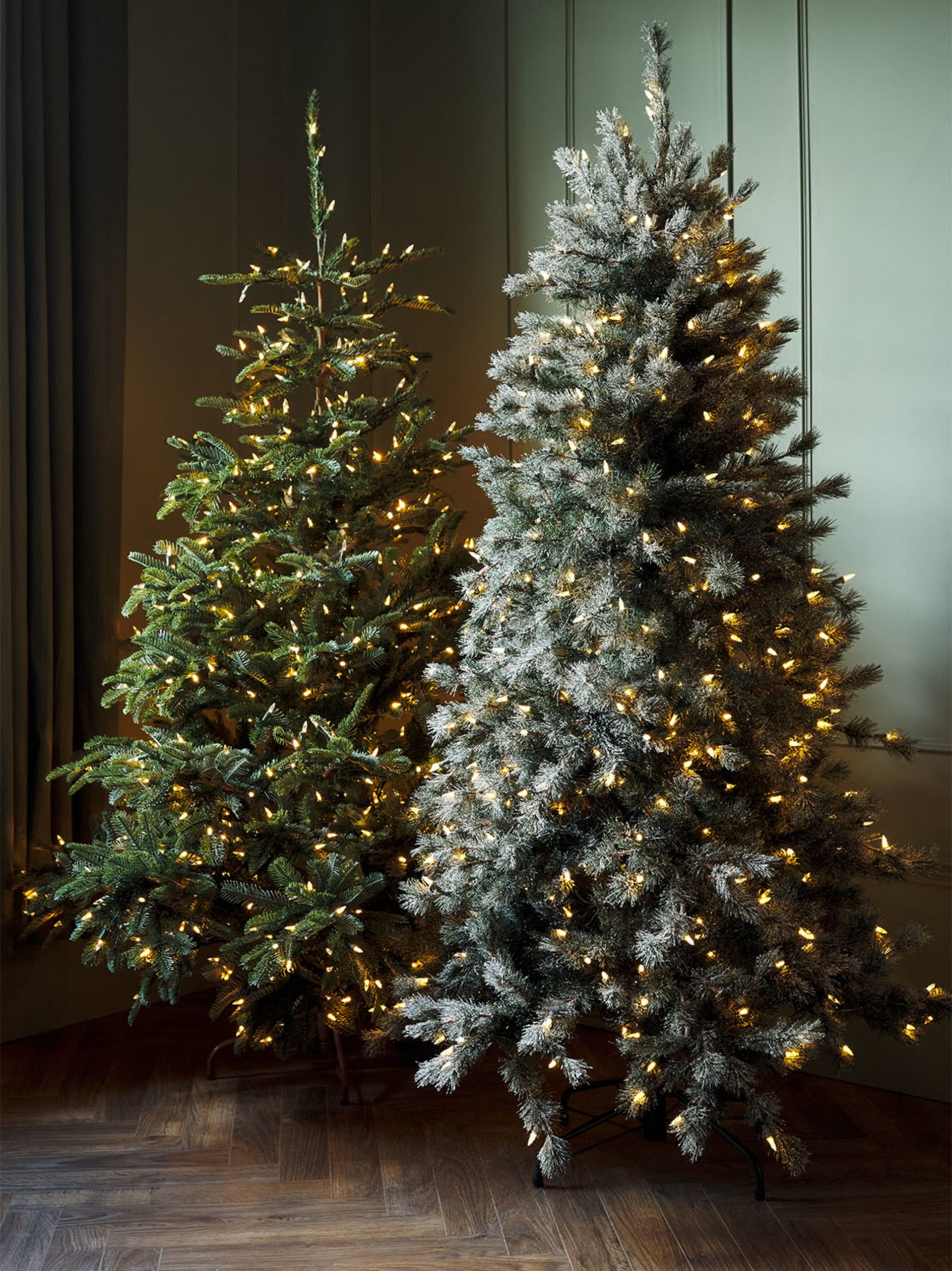 Symmetrical Modern Christmas Trees Symmetrical Modern Christmas Trees — Elegant Christmas Decor