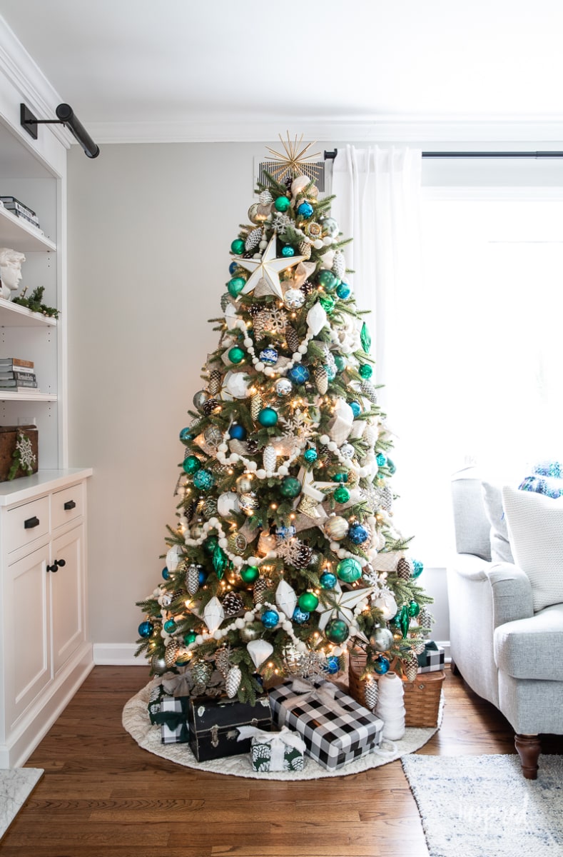Coastal Teal and White Christmas Tree Coastal Teal and White Christmas Tree — Christmas Tree Color Schemes