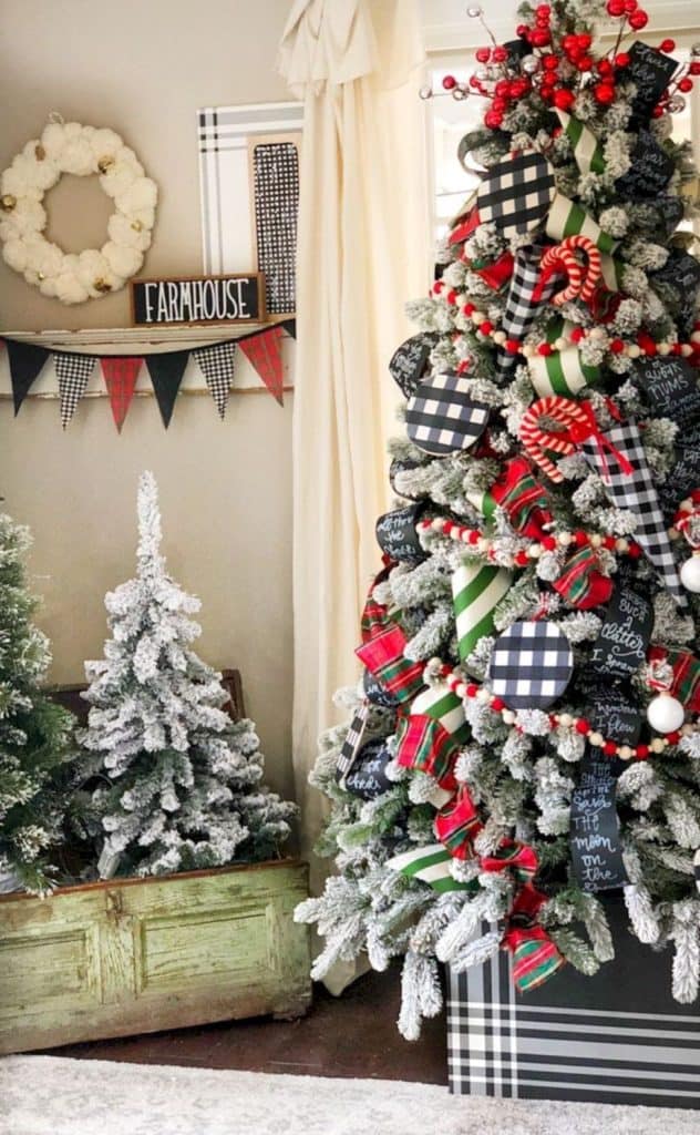 Farmhouse Christmas Tree with Plaid Ribbons and Candy Canes Farmhouse Christmas Tree with Plaid Ribbons and Candy Canes — Farmhouse Christmas Decor