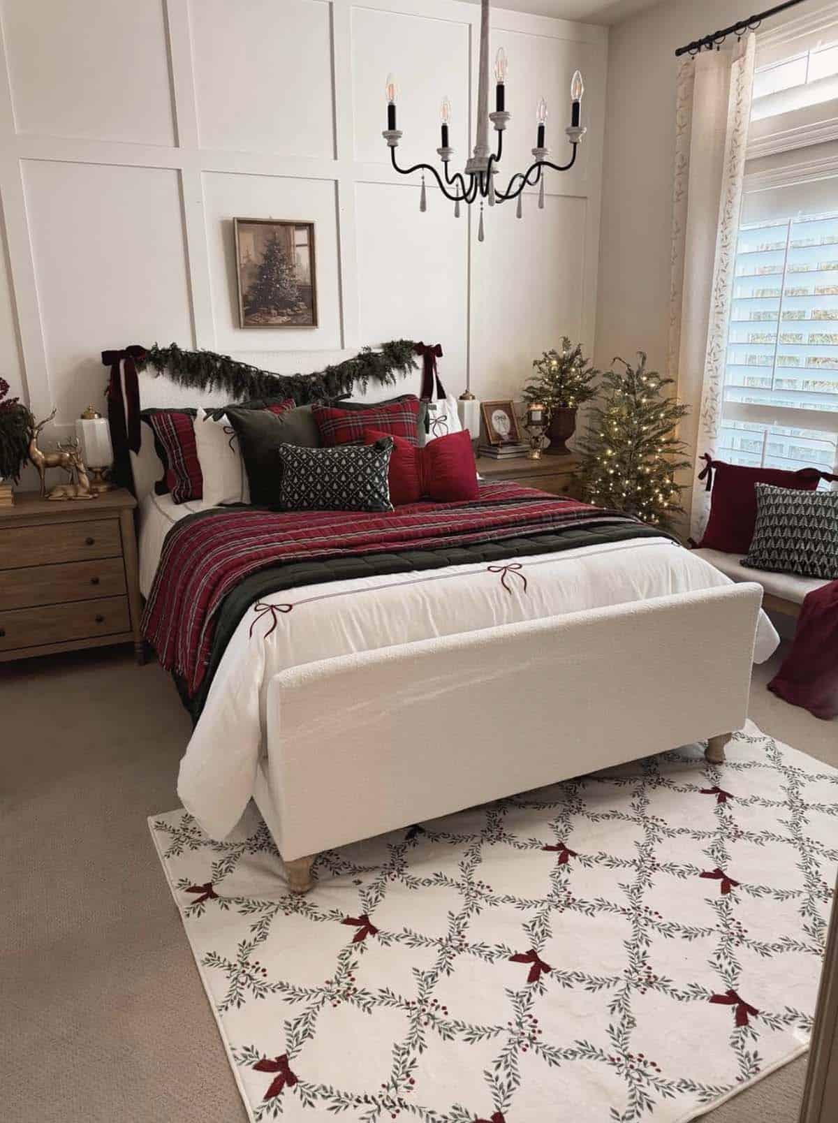 Bed Centered Christmas Tree To The Side Farmhouse Christmas Bedroom with Festive Bedding and Small Tree Bed Centered Christmas Tree To The Side Farmhouse Christmas Bedroom with Festive Bedding and Small Tree — Christmas Bedroom D