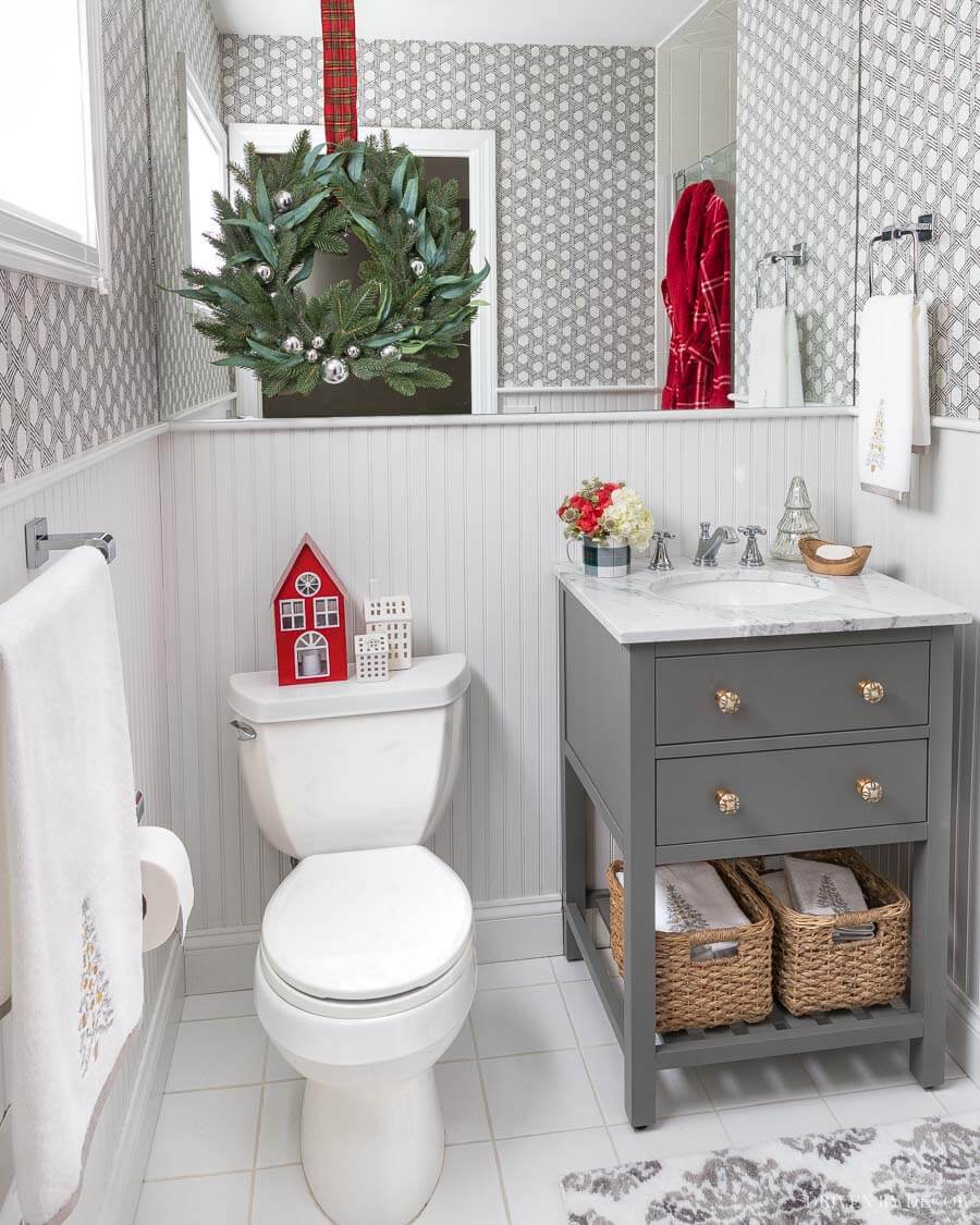 Modern Farmhouse Bathroom with Large Christmas Wreath — Christmas Bathroom Decor