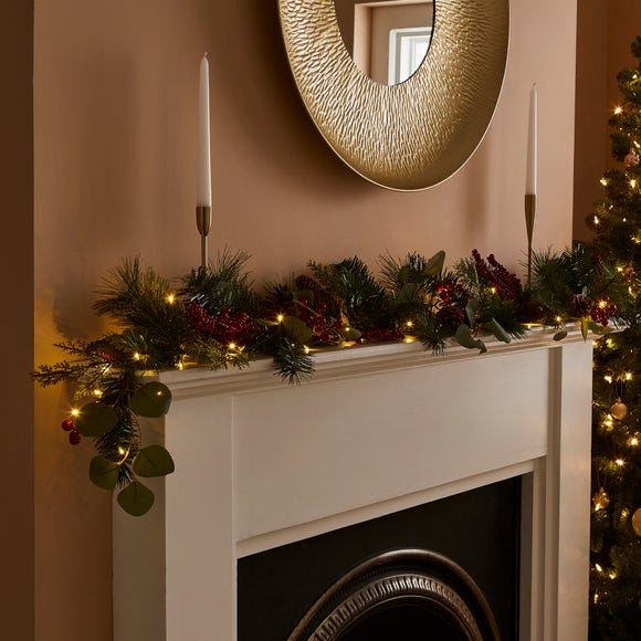 Traditional Garland with Eucalyptus and Berries on Mantel Traditional Garland with Eucalyptus and Berries on Mantel — Christmas Lights in Garland Indoor