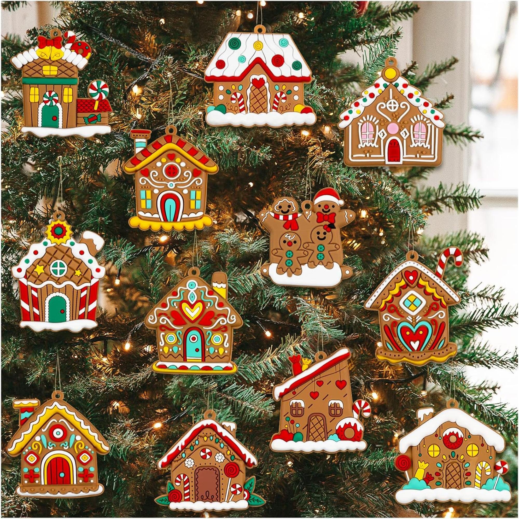 Christmas Tree Decorated with Whimsical Gingerbread House Ornaments — Gingerbread Christmas Tree