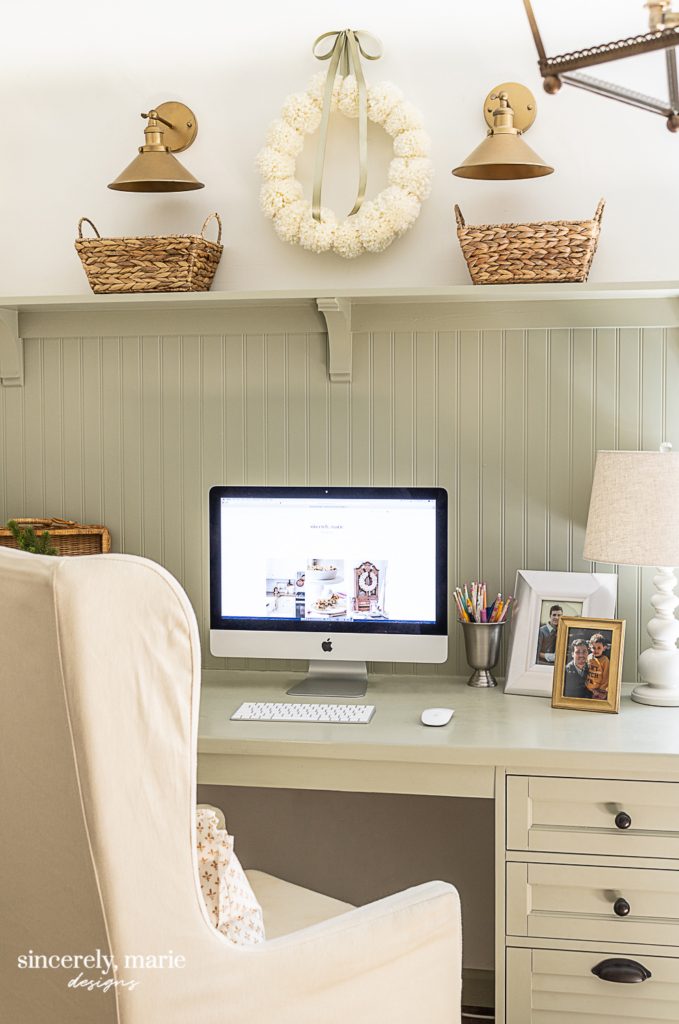 Traditional Desk with Fluffy White Pom-Pom Wreath Traditional Desk with Fluffy White Pom-Pom Wreath — Christmas Home Office Decor