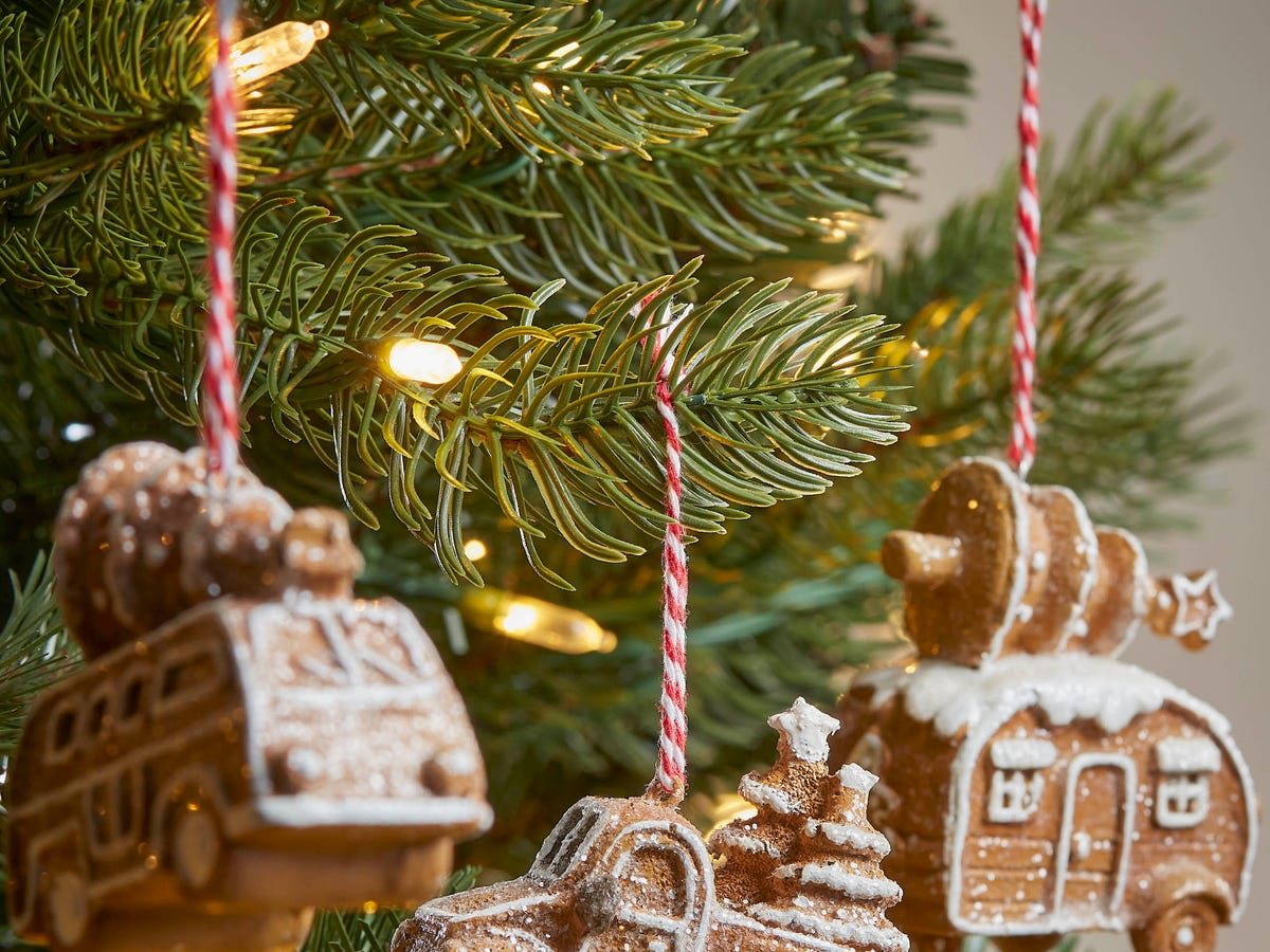 Detailed Gingerbread Caravan Ornament on a Christmas Tree — Gingerbread Christmas Decor