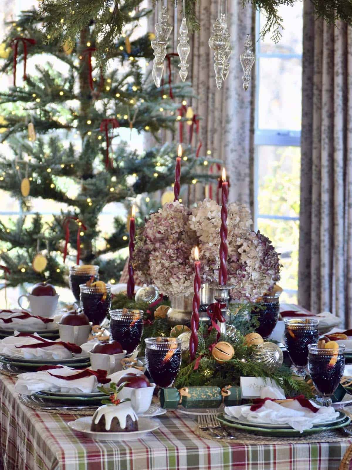 Elegant Greenery Centerpiece for a Formal Christmas Dinner Party — Christmas Party Decor