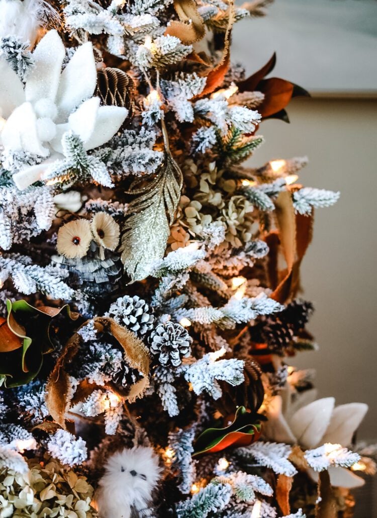 Close-Up on Flocked Tree Decor with Pinecones and Feathers — Flocked Christmas Tree Decor