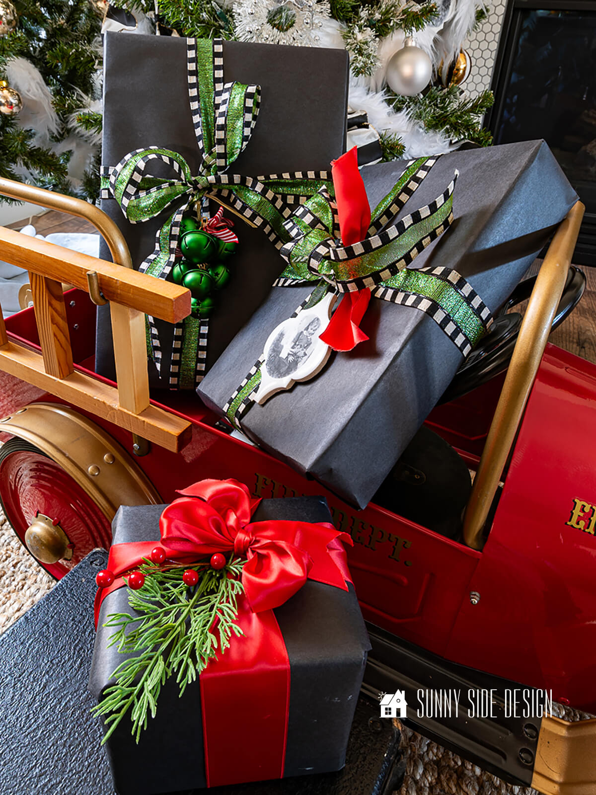 Vintage Vehicle: Novelty Container Vintage Vehicle: Novelty Container — Christmas Gift Wrapping