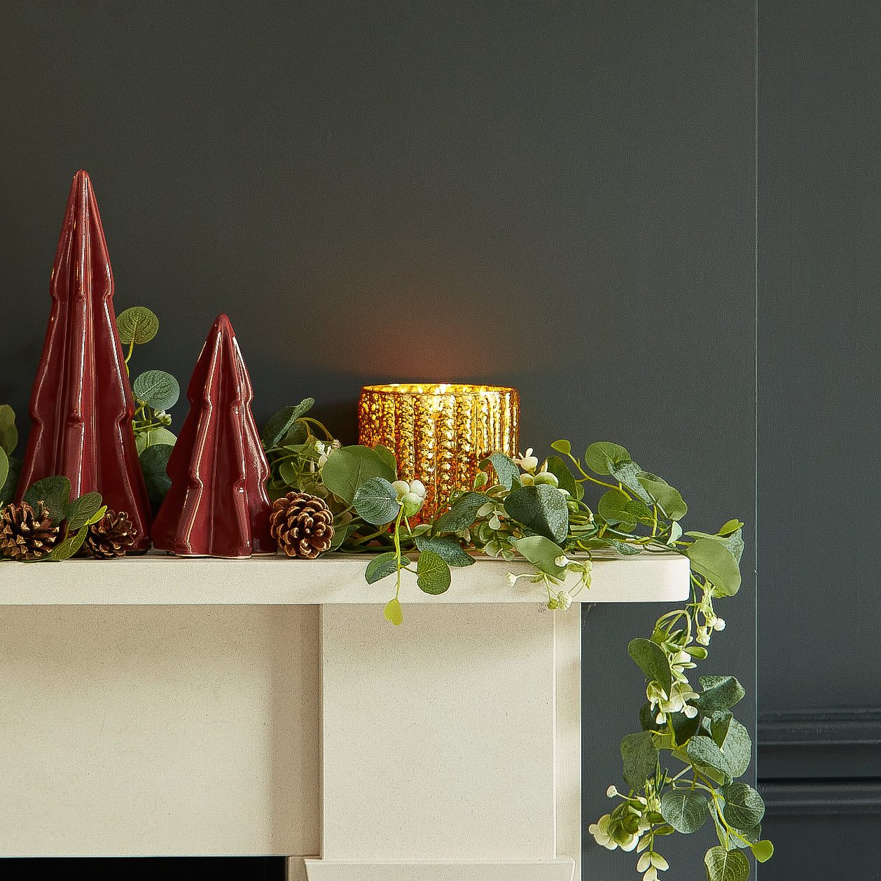 Mantelpiece Visual Idea — Christmas Shelf Decor