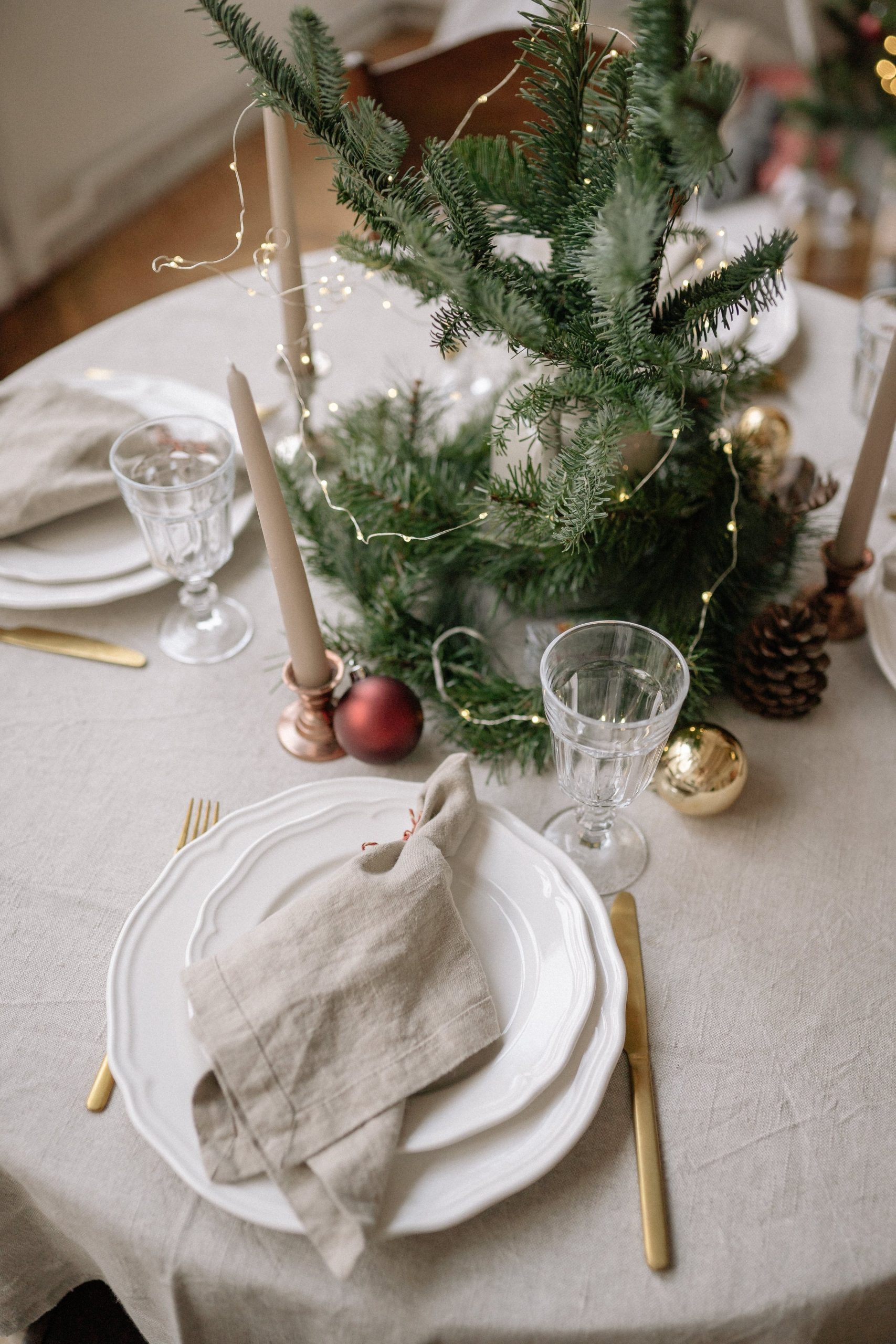 Minimalist Christmas Tree Branch Centerpiece with Fairy Lights Minimalist Christmas Tree Branch Centerpiece with Fairy Lights — Christmas Wedding Decor