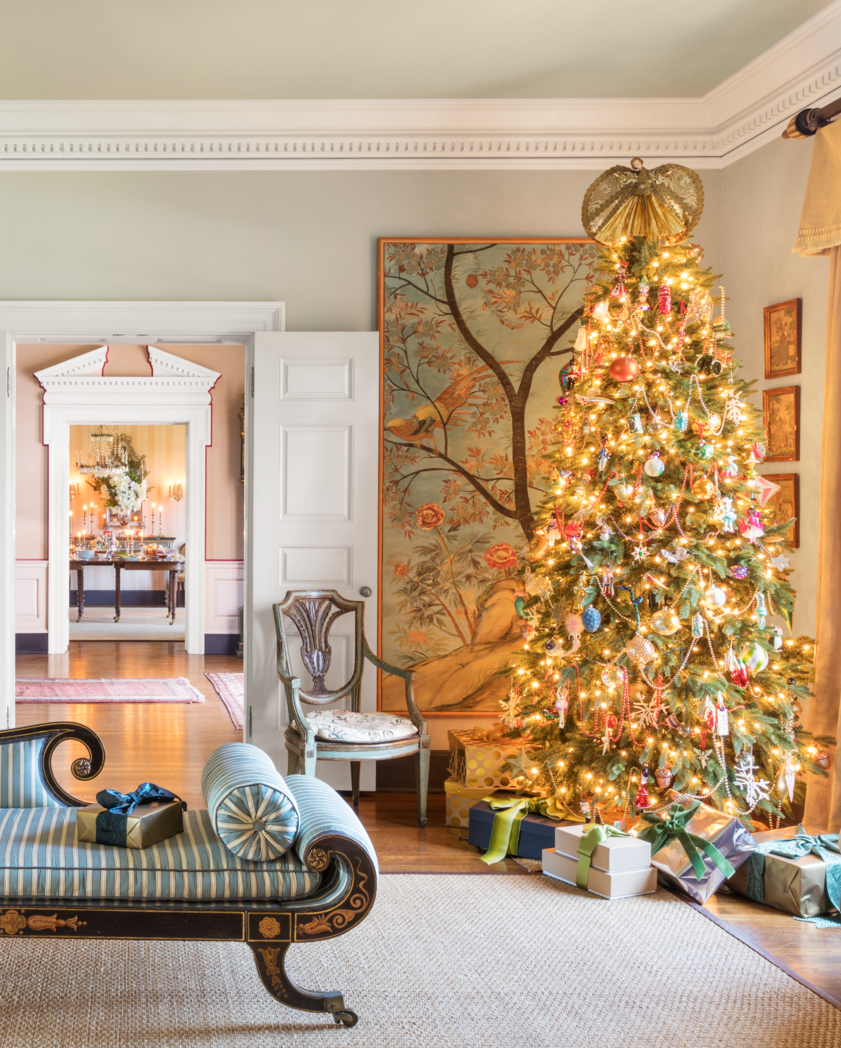 Traditional Living Room with Colorful Christmas Tree and Striped Bench Traditional Living Room with Colorful Christmas Tree and Striped Bench — Christmas Decor