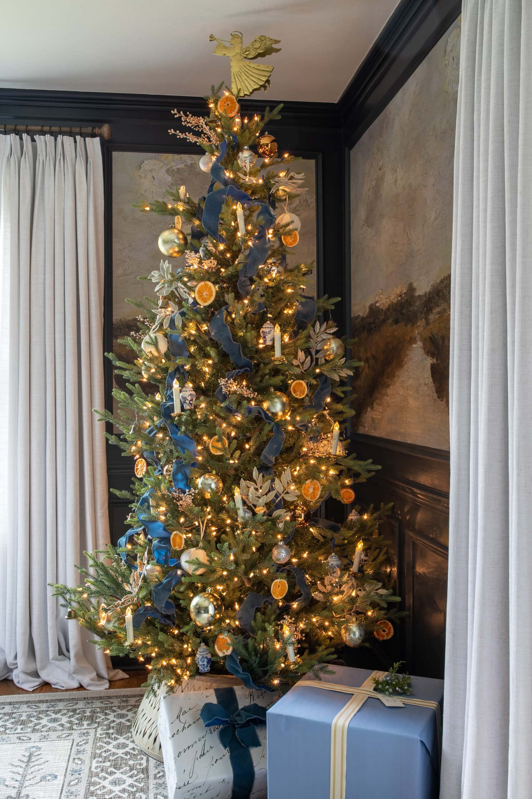Chic Navy Blue Ribbon Garland on a Traditional Tree Chic Navy Blue Ribbon Garland on a Traditional Tree — Christmas Tree Ribbon