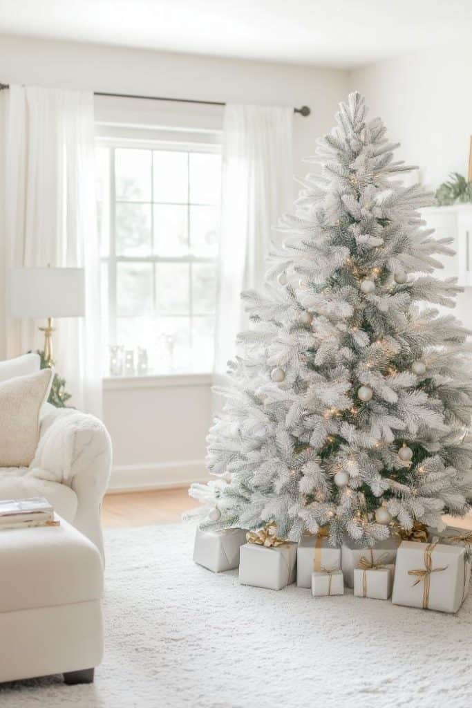 Bright and Airy Living Room with White and Gold Christmas Tree Bright and Airy Living Room with White and Gold Christmas Tree — White Christmas Tree Decor