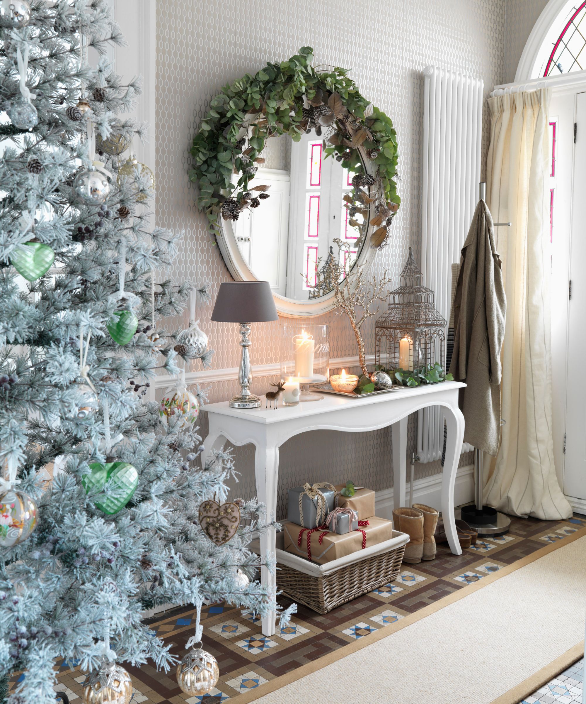 Elegant Hallway with Frosted Christmas Tree Elegant Hallway with Frosted Christmas Tree — Christmas Entryway Decor
