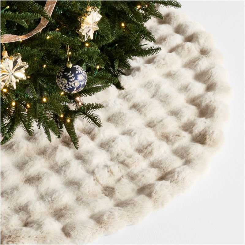 Minimalist Cream Faux Fur Tree Skirt for Understated Elegance — Christmas Tree Skirt