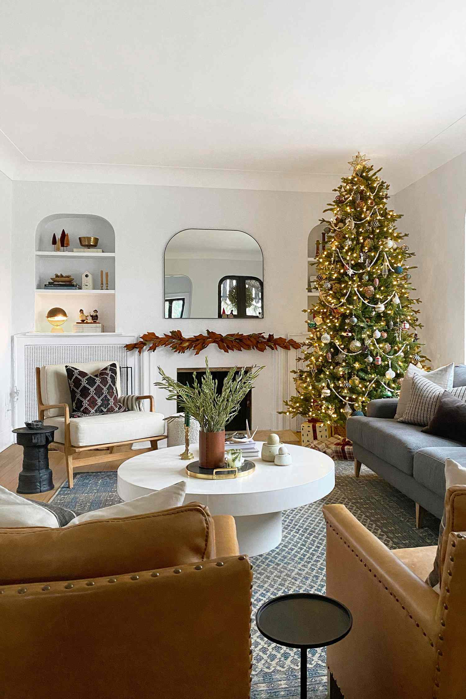 Elaborate Modern Christmas Tree in Contemporary Living Room — Modern Christmas Decor