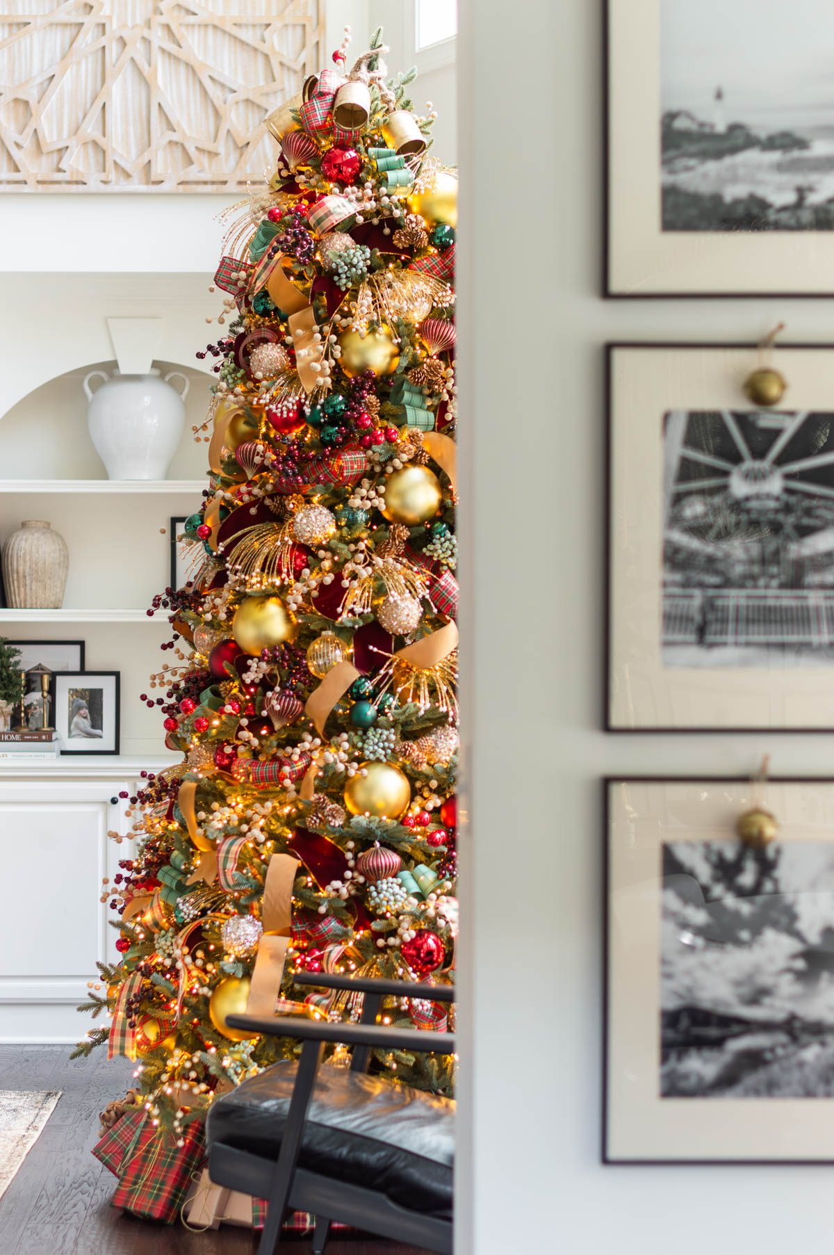 Richly Decorated Traditional Glam Christmas Tree Richly Decorated Traditional Glam Christmas Tree