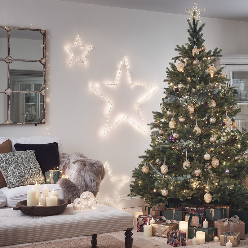 Modern Living Room with Gold Ornaments and Star Light Art Modern Living Room with Gold Ornaments and Star Light Art — Simple Christmas Decor