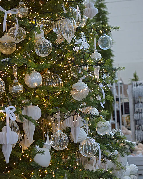 Elegant Glass Ornaments and Fairy Lights for a Sophisticated Tree Elegant Glass Ornaments and Fairy Lights for a Sophisticated Tree — Christmas Tree Themes