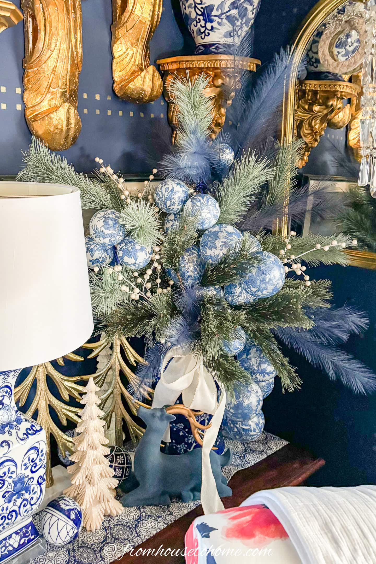 Blue and White Christmas Vignette with Faux Pine and Deer Blue and White Christmas Vignette with Faux Pine and Deer — Christmas Decor