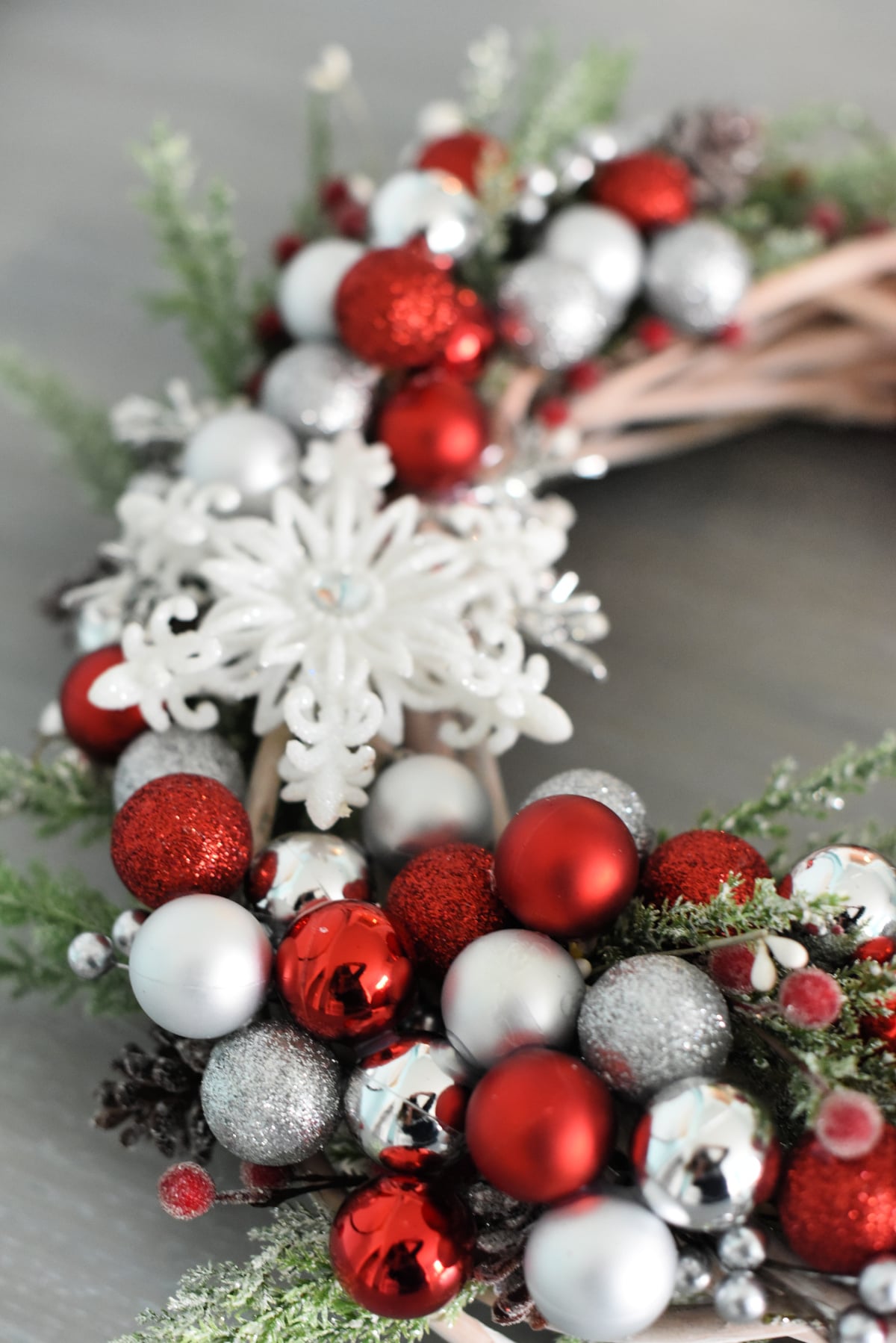 Sparkling Wreath with Red and Silver Ornaments and Snowflake Sparkling Wreath with Red and Silver Ornaments and Snowflake — Christmas Wreath