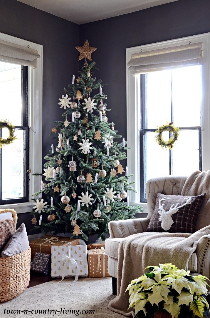 Scandinavian Tree as the Focal Point with Natural Wood Accents Scandinavian Tree as the Focal Point with Natural Wood Accents — Scandinavian Christmas Tree