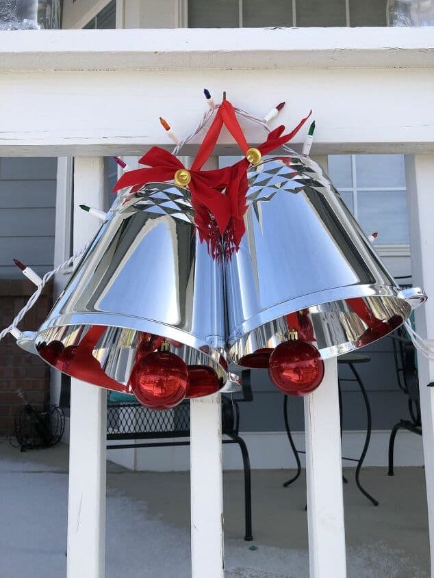 Oversized Silver Christmas Bells with Red Bows on Porch Railing Oversized Silver Christmas Bells with Red Bows on Porch Railing — Christmas Yard Decor